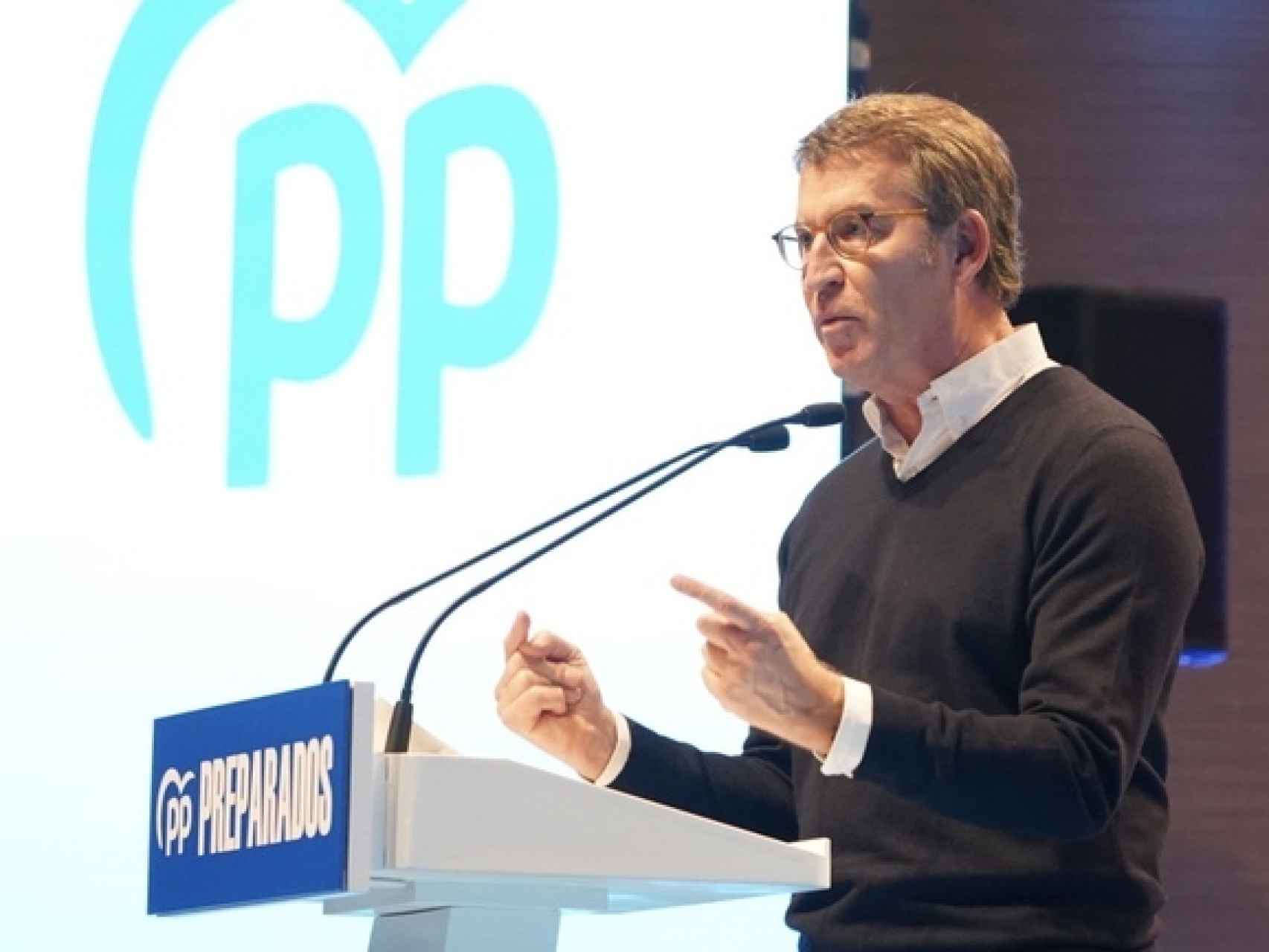 El líder de facto del PP, Alberto Núñez Feijóo, durante su intervención en Valladolid, este sábado.