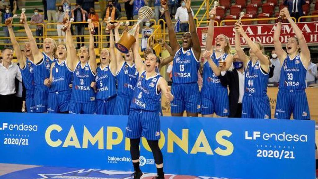 El Perfumerías Avenida celebra su último título de Liga, logrado en mayo de 2021.