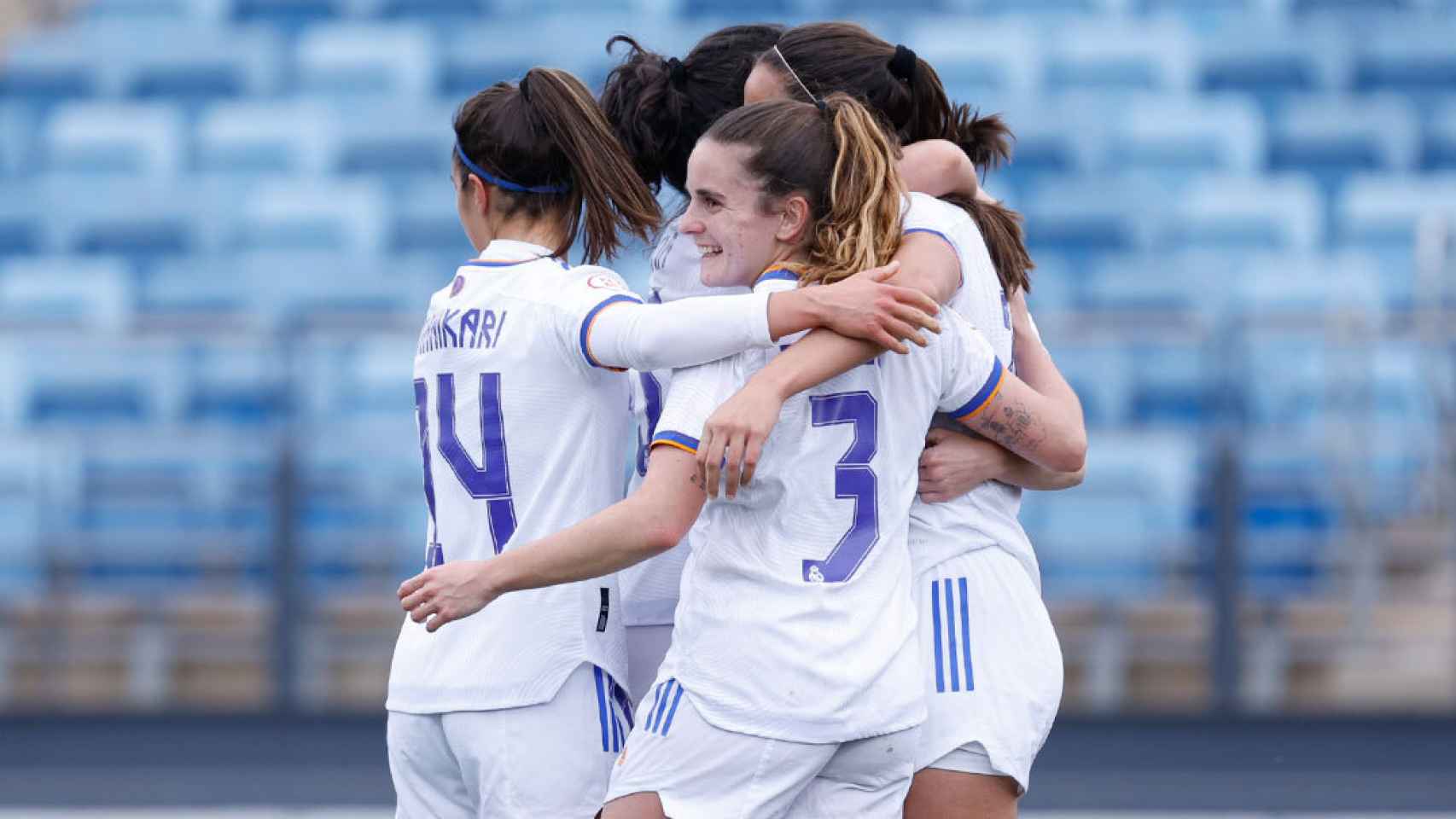 Las jugadoras del Real Madrid Femenino celebran un gol ante el Granadilla Tenerife