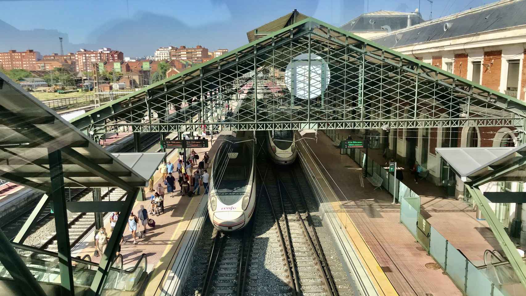 Tren Avant en la estación de ferrocarril Campo Grande en Valladolid