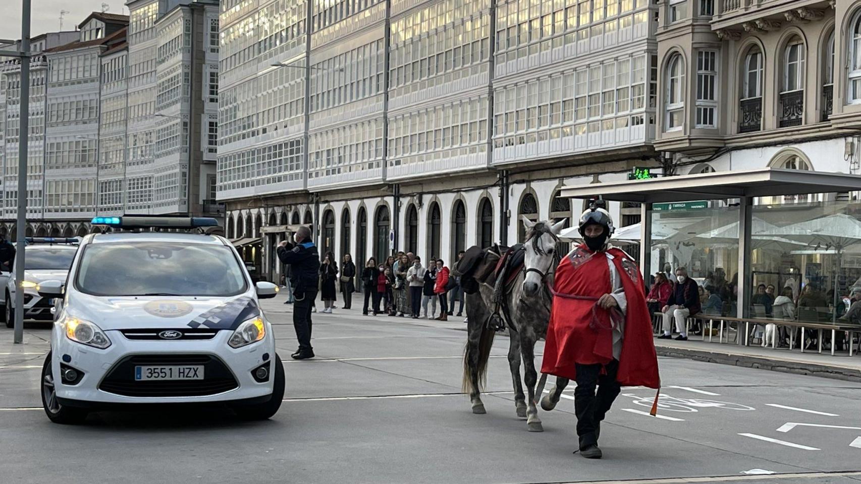 El jinete y su caballo por La Marina en A Coruña.