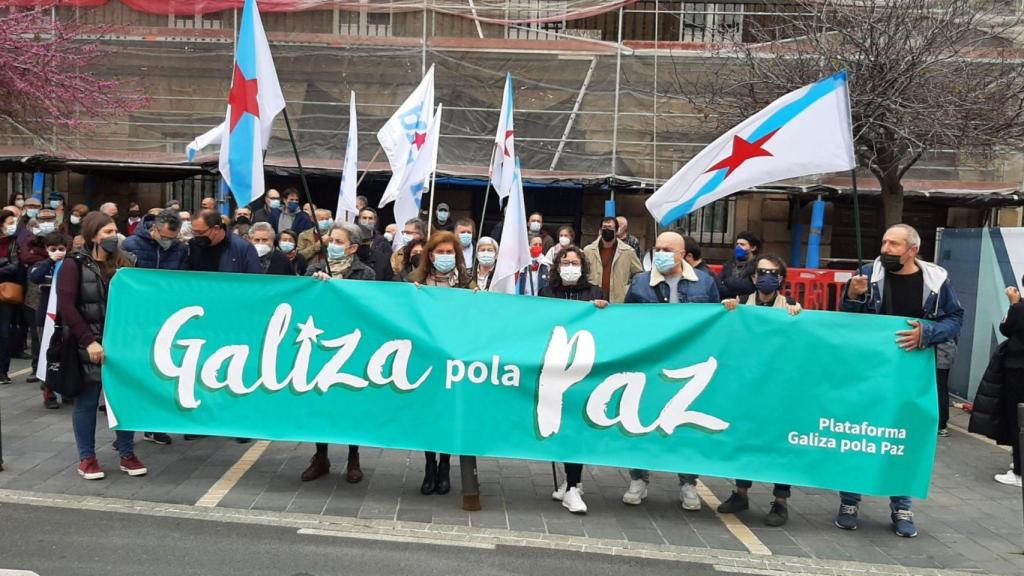 Protesta delante de la Subdelegación del Gobierno en A Coruña.