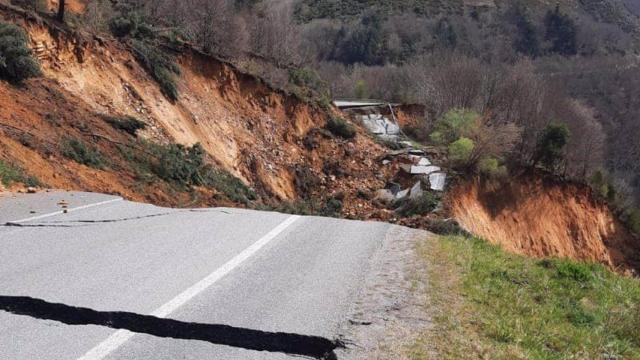 El tramo de la carretera que se ha hundido.