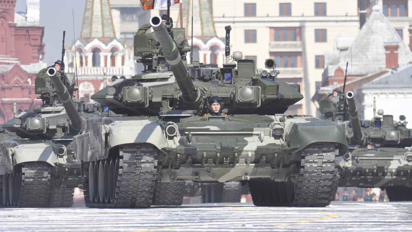 Los carros de combate T-90.