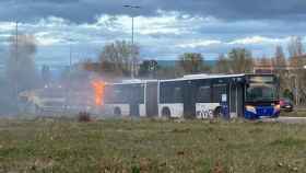 Momento en el que ha ardido el autobús de AUVASA en Valladolid