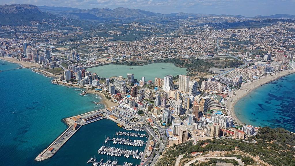 Calpe modificará su Plan General para hacer vivienda protegida ante el aumento de los precios del alquiler.