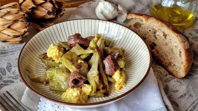 Alcachofas con vinagreta de huevo y anchoas, una receta de ensalada muy especial