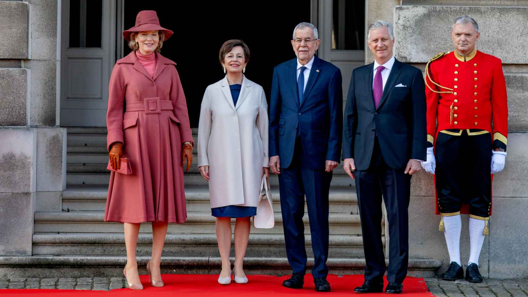 Matilde de Bélgica, Doris Schmidauer, el presidente de Austria Alexander Van der Bellen y el rey Felipe de Bélgica.