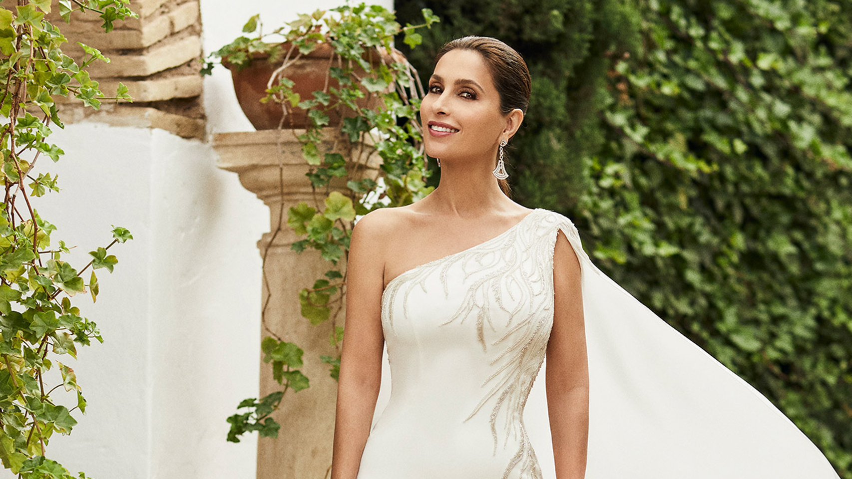 Paloma Cuevas, en una fotografía oficial de su colaboración con Rosa Clará.