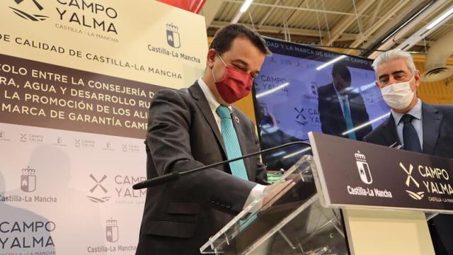 Francisco Martínez Arroyo en la firma de este lunes.