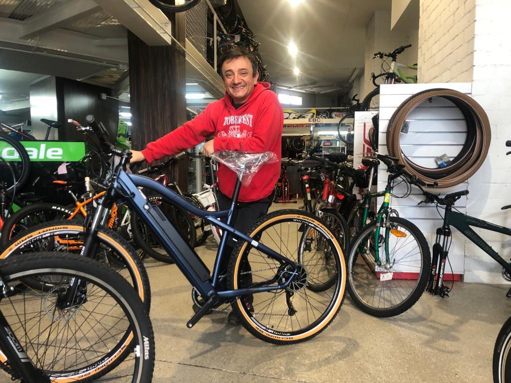 Julio Arán, de bicicletas Arán (Ronda de Outeiro, 93, A Coruña)