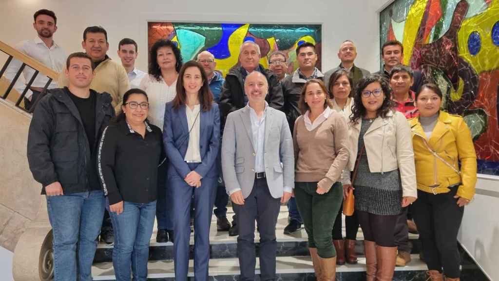 David Regades junto con la delegación peruana.