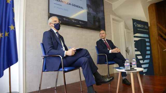 Francisco Conde y Enrique Mallón durante la Asamblea General del CAG en Vigo.