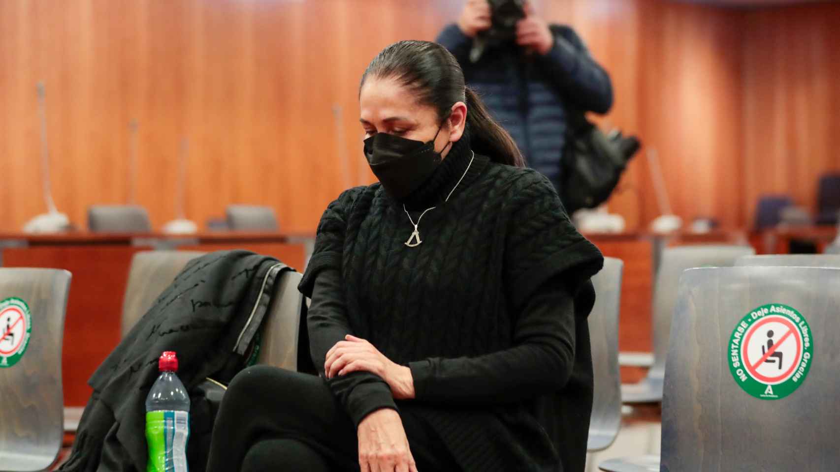Isabel Pantoja, cabizbaja minutos antes de comenzar el juicio en Málaga.