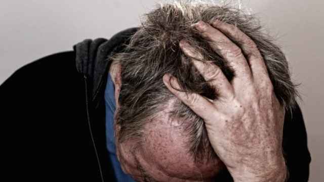 El dolor de cabeza es un síntoma habitual antes de sufrir un ictus.