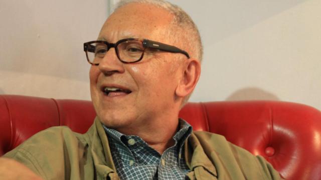 Fernando Delgado crea una parábola en 'Todos al infierno' en la que quemar a los políticos de Vallina.