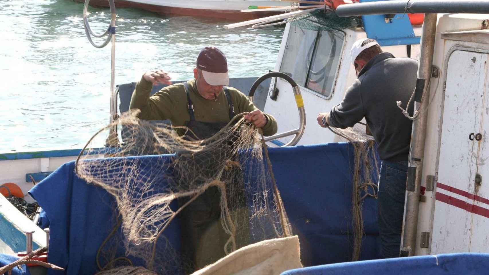 Unos pescadores en una imagen de archivo.