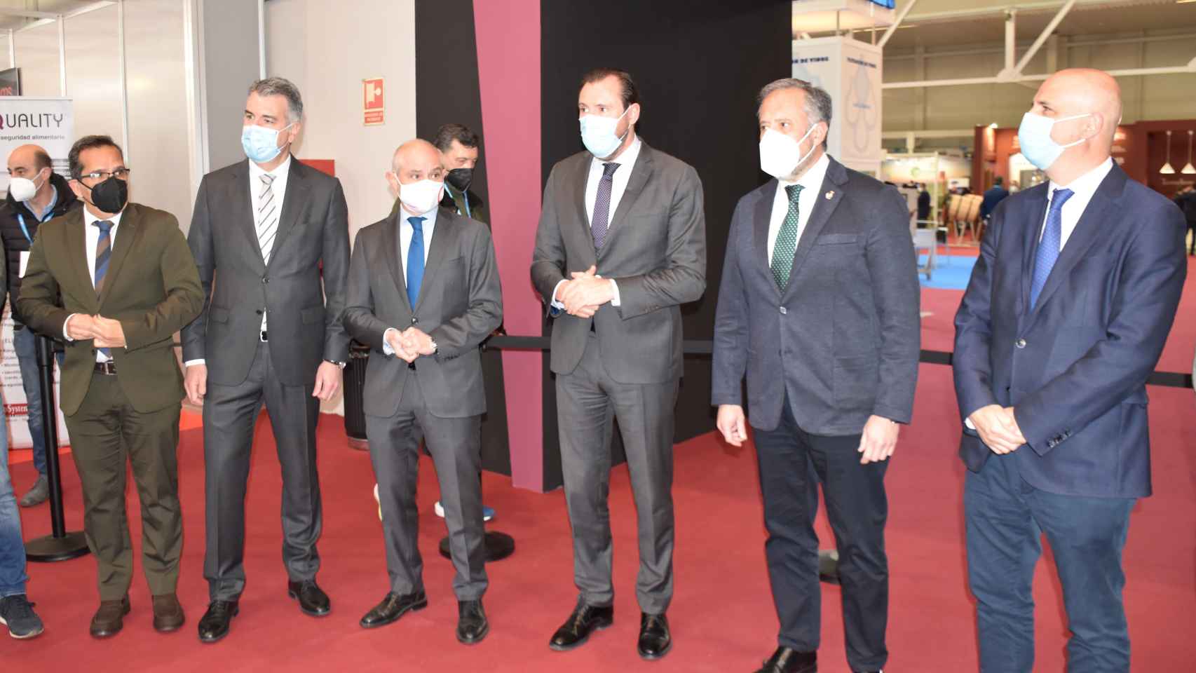 Óscar Puente, junto a otras autoridades, en la inauguración de Agrovid