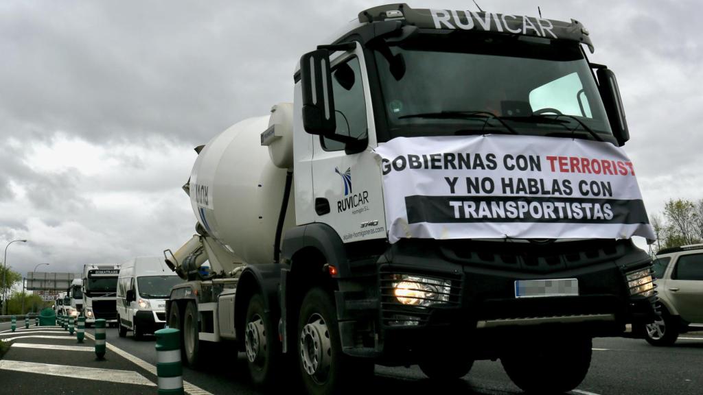 Un camión cisterna en las protestas.