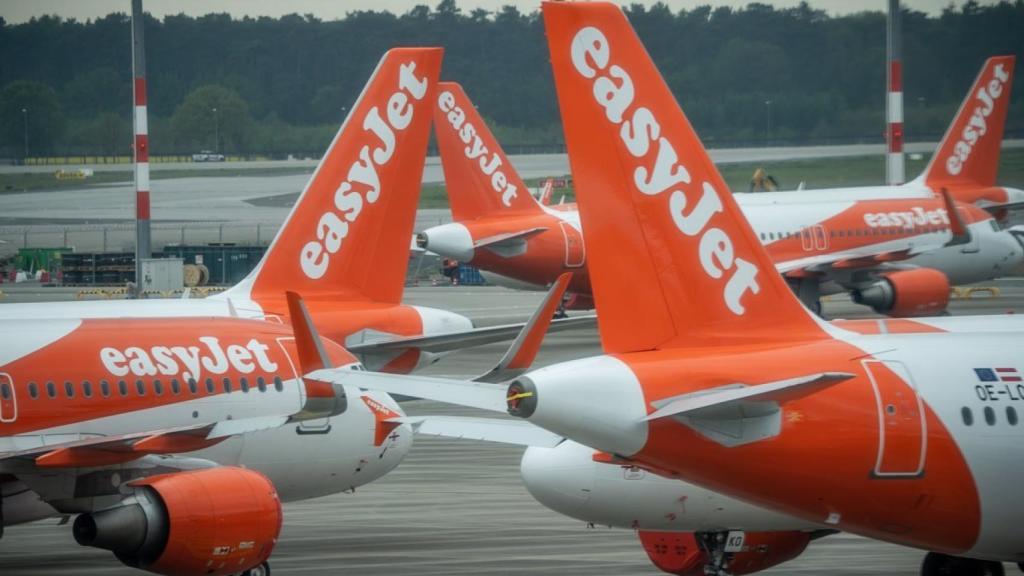 Varios aviones de la aerolínea easyJet.