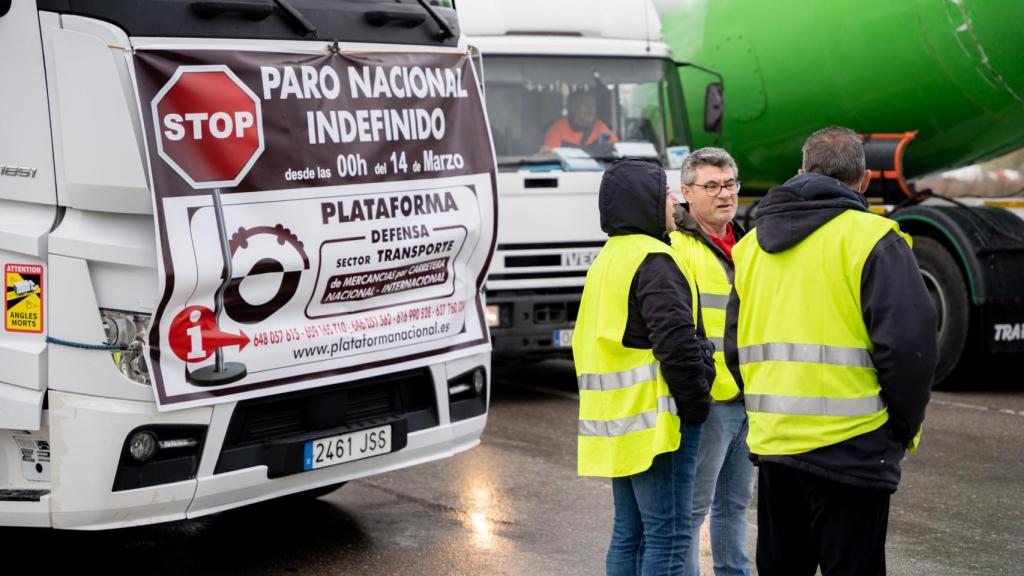 Cientos de transportistas se concentran en el polígono industrial de San Fernando de Henares en la novena jornada de paro