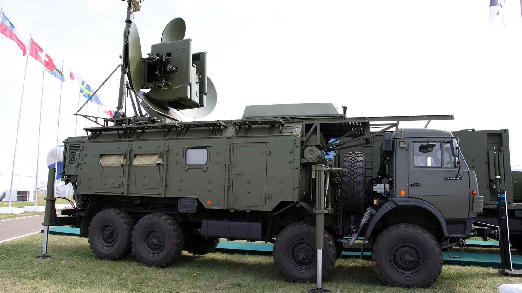 Camión con el sistema de guerra electrónica Kasukha-4