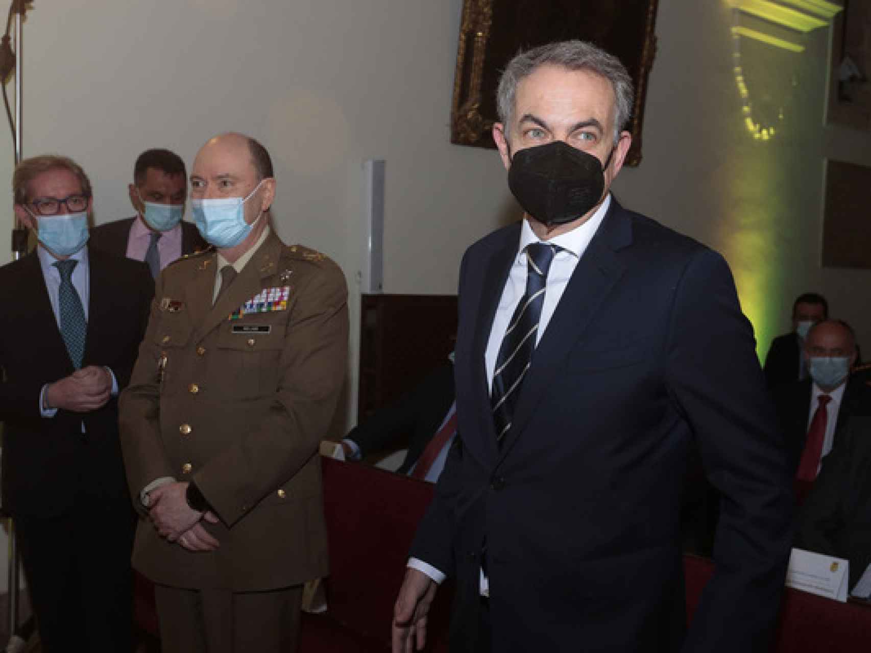 El expresidente del Gobierno, José Luis Rodríguez Zapatero, durante la entrega de la Medalla de Oro de la Cámara de Comercio de León a la Unidad Militar de Emergencias