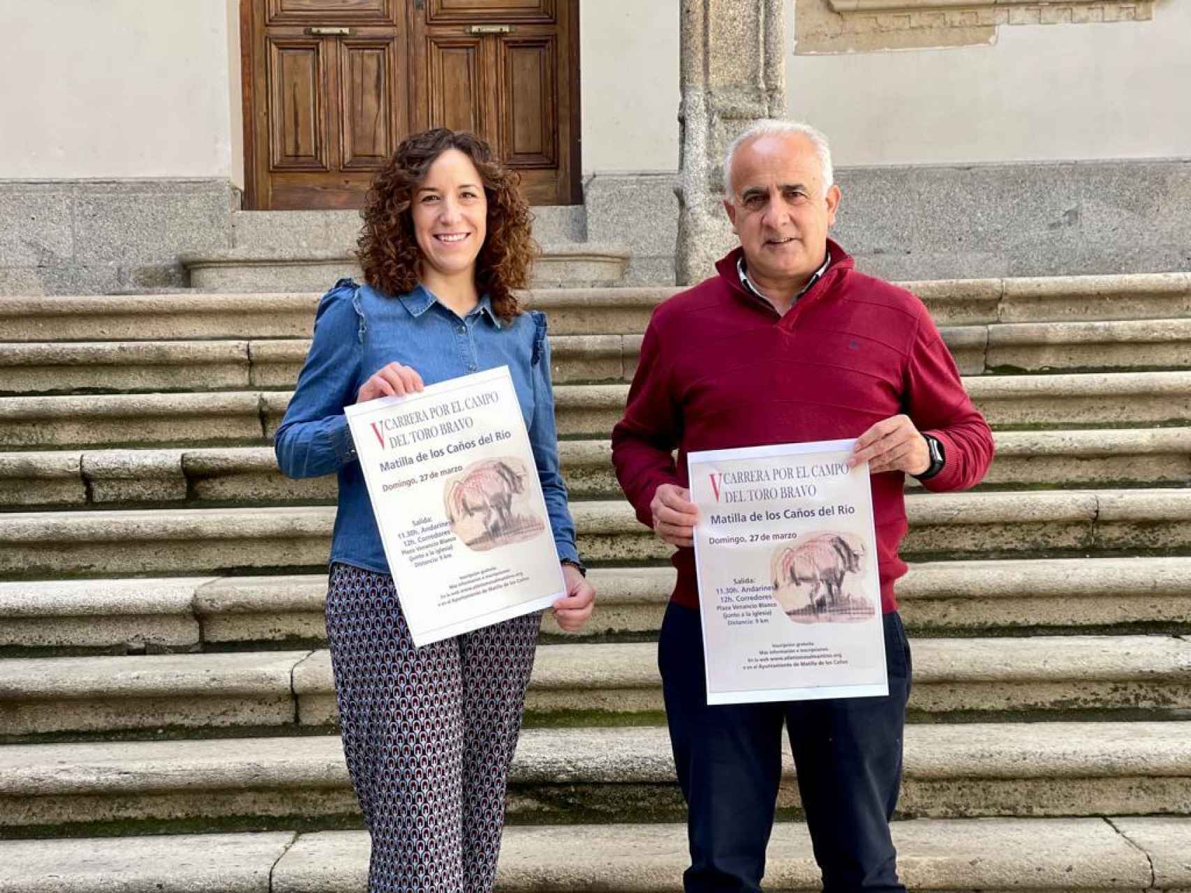 Presentación del cartel de la Carrera por el diputado de Deportes, Jesús María Ortiz, y la teniente alcalde del municipio de Matilla de los Caños, Pilar Sánchez