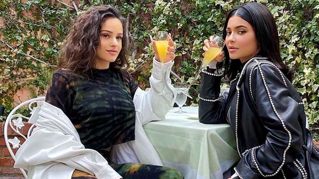 Rosalía y Kylie Jenner, en una imagen de sus redes sociales.
