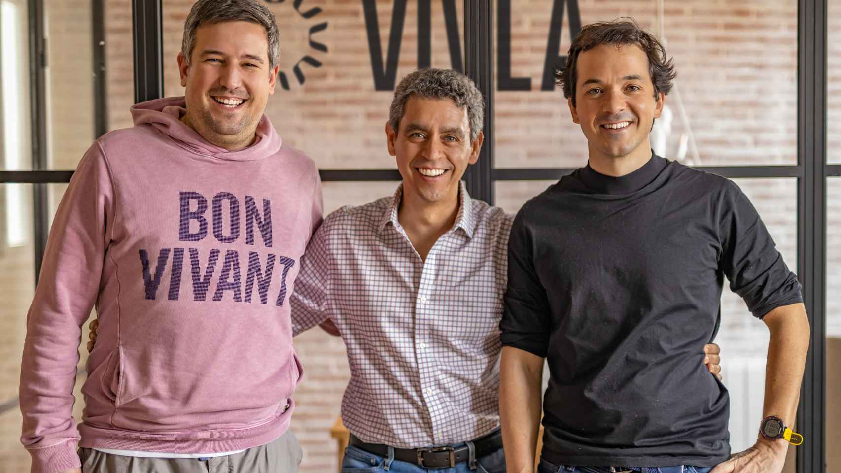 Carlos Floría, Iván Rodríguez y Carlos Gómez son los tres fundadores de la 'proptech' Vivla, impulsada por 7r, que tras su última ronda de 26 millones de euros se ha convertido en la startup de propiedad flexible mejor financiada de Europa.