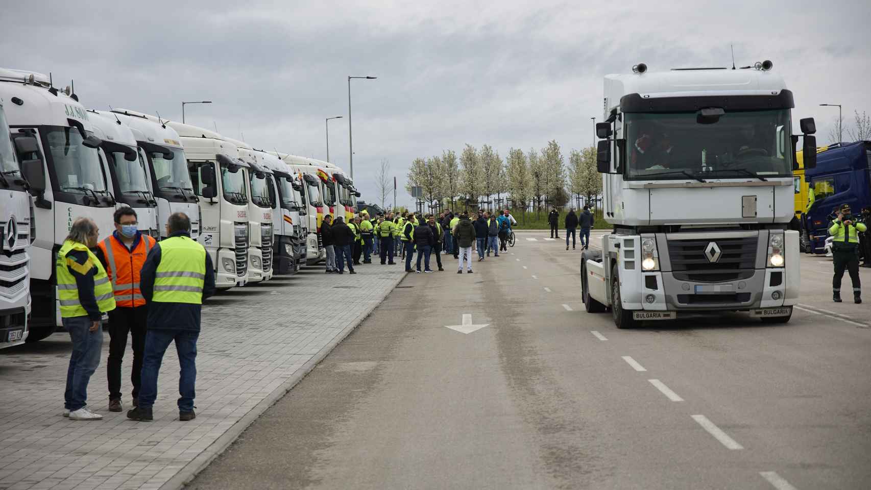 Camiones parados en la huelga del transporte.