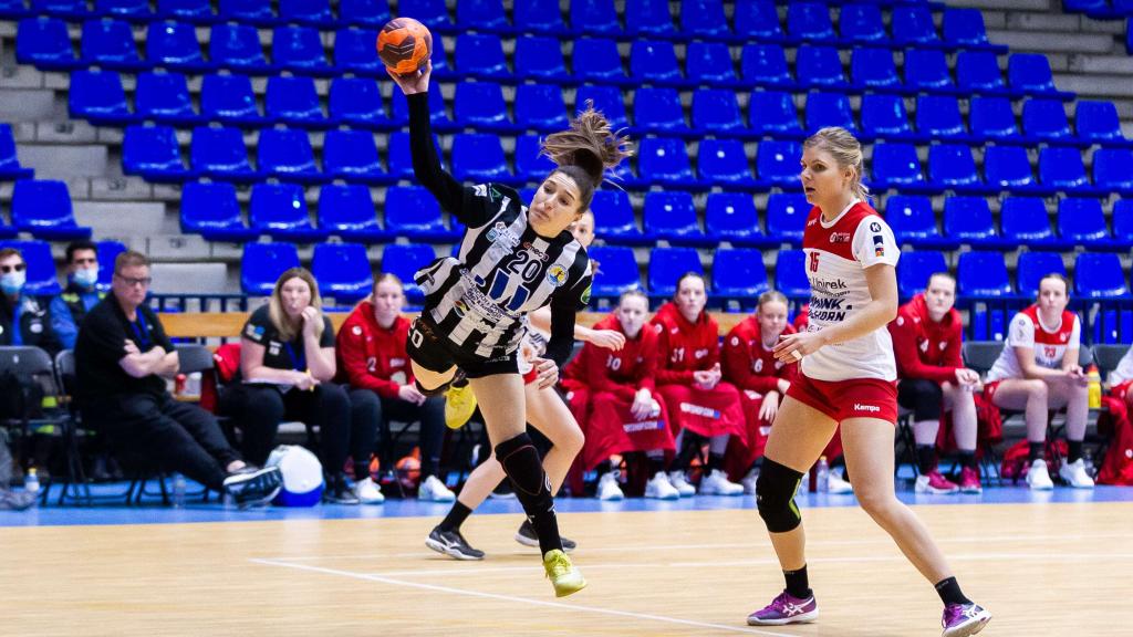 Espe López, ante el JuRo Unirek en la EHF European Cup.