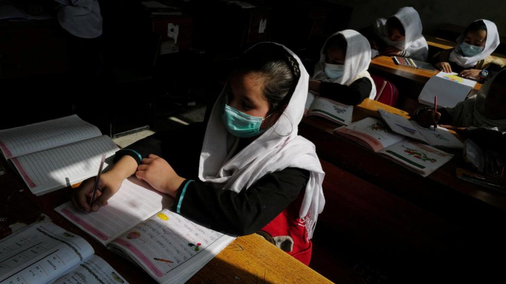 Imagen de archivo de una clase para niñas en Kabul.