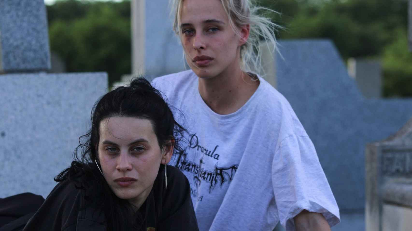 Milena Smit y Olivia Baglivi en 'Libélulas'.