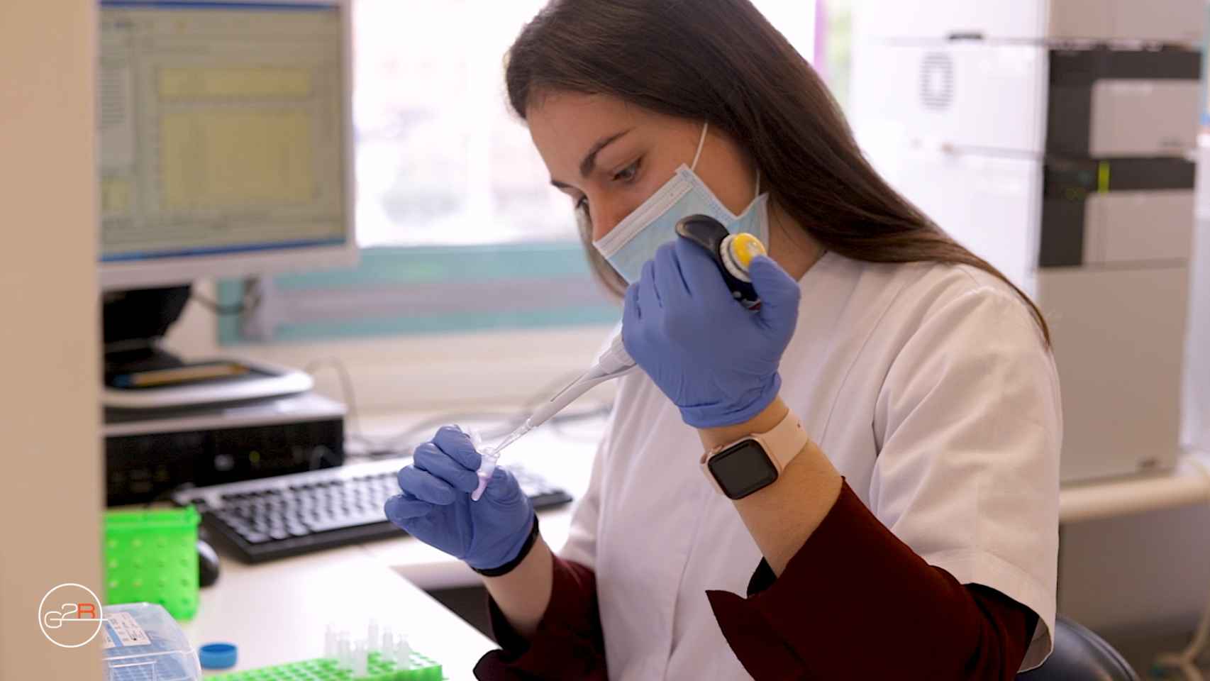 Una científica durante los trabajos de investigación desarrollados por la startup en el campo de los péptidos.