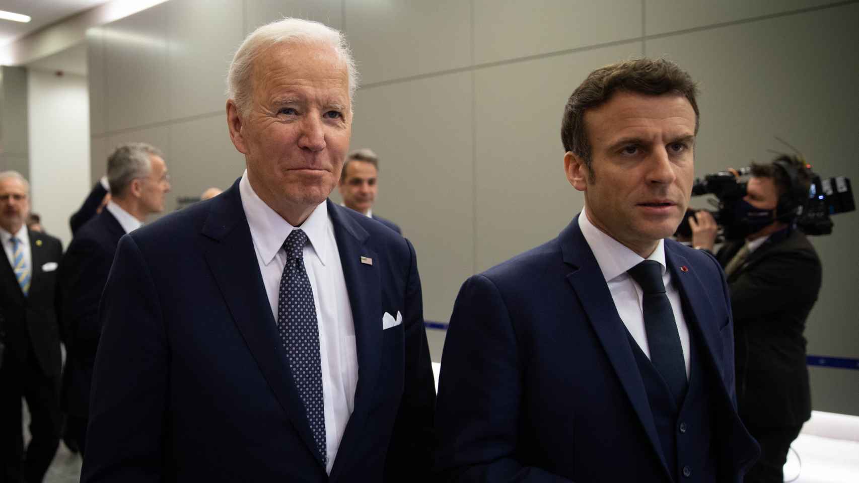 Joe Biden y Emmanuel Macron, durante la cumbre de la OTAN de este jueves