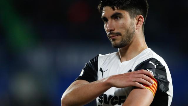 Carlos Soler, con el brazalete de capitán del Valencia CF.