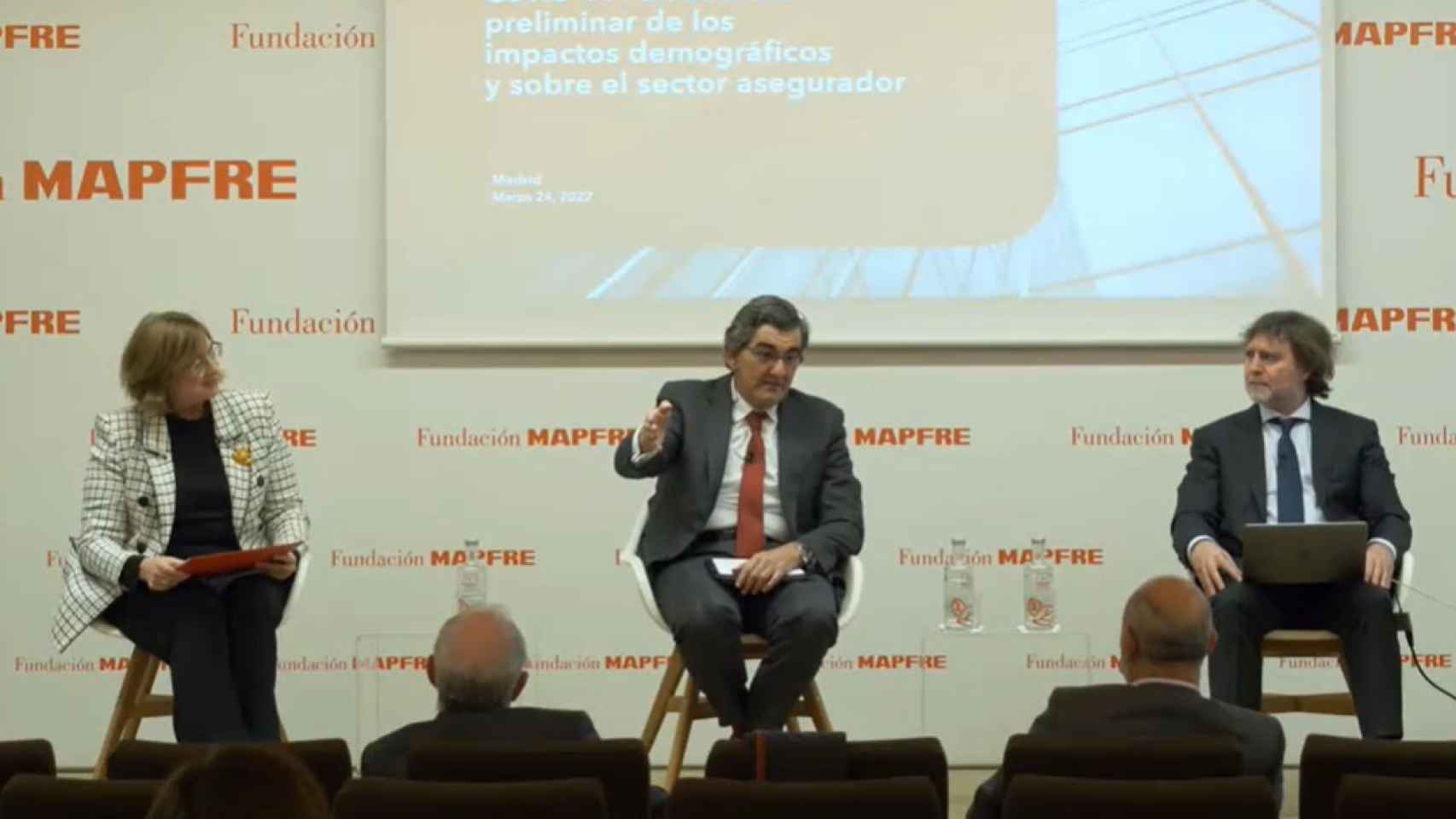 El presidente del IDIS, Juan Abarca, interviene en la presentación del informe de Mapfre Economics.