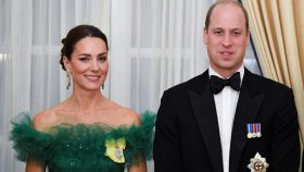 Kate Middleton y Guillermo de Inglaterra en la cena de gala a su llegada a Jamaica.