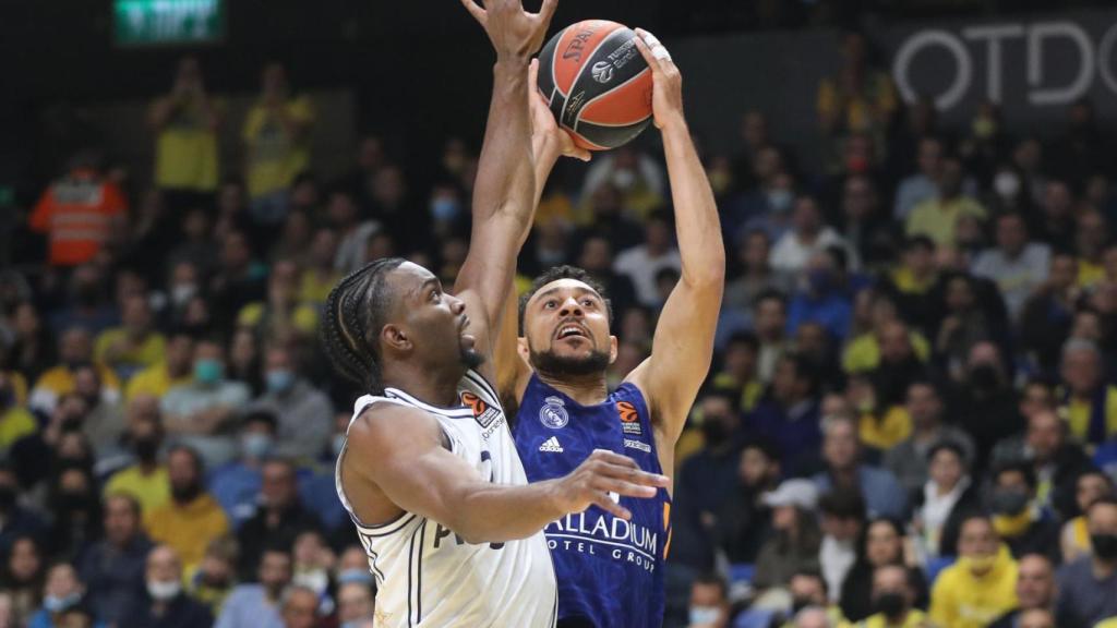 Williams-Goss, en acción con Evans en el Maccabi Tel Aviv - Real Madrid