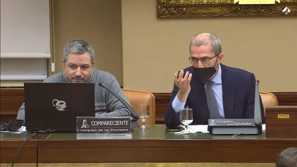 Julián Macías Tovar (a la izquierda), este jueves junto al presidente de la Comisión Mixta de Seguridad Nacional del Congreso y el Senado, Carlos Aragonés.