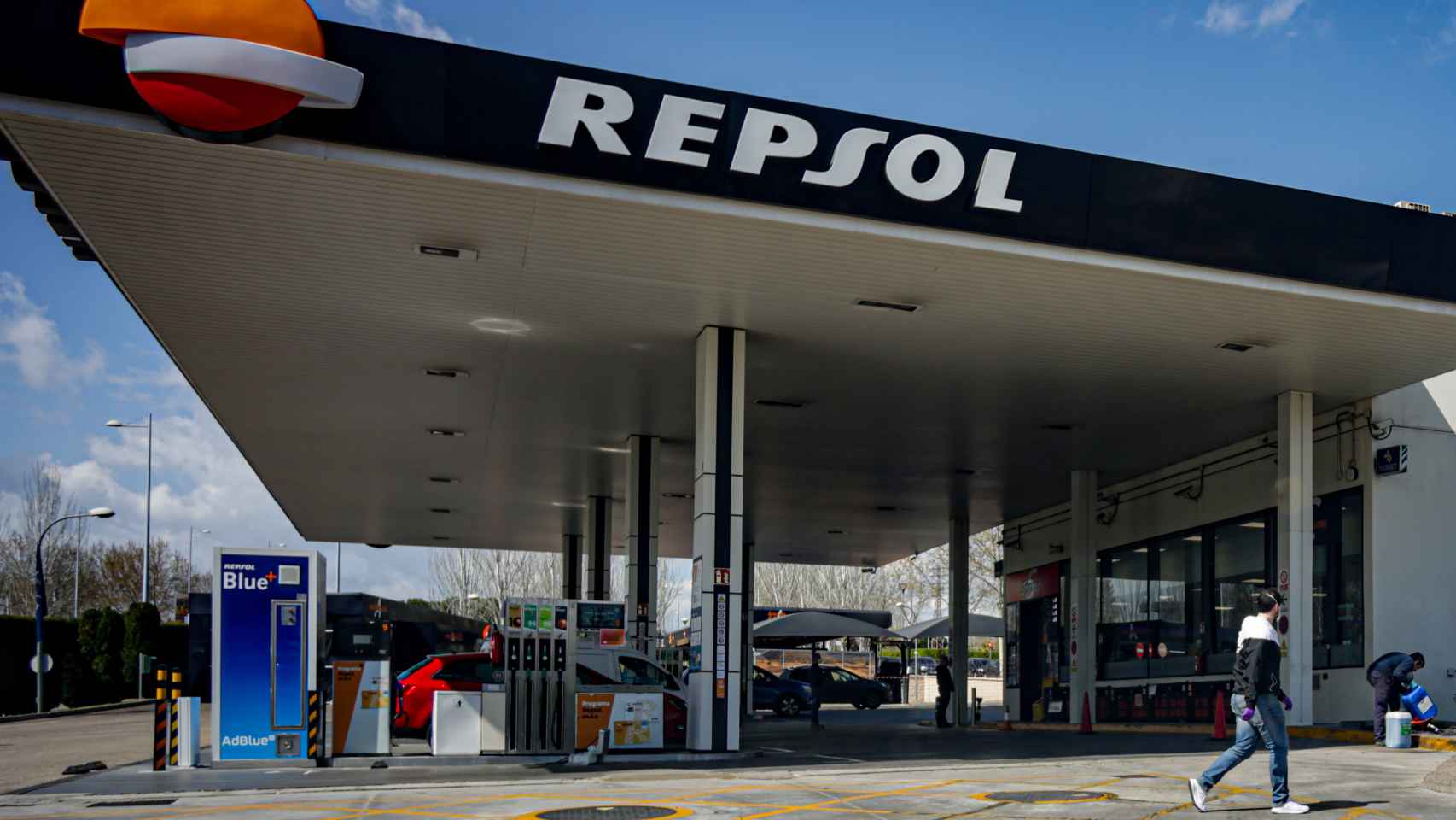 Repsol amplía en 10 céntimos por litro adicionales el descuento en combustible a los transportistas