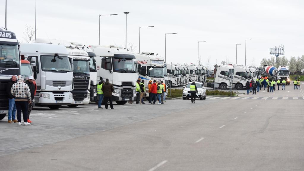 Los transportistas mantendrán el paro incluso si se llega a un acuerdo entre Gobierno y el resto del sector