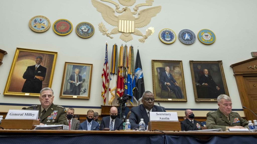 Mark A. Milley y Lloyd Austin en una comparecencia en el Capitolio.