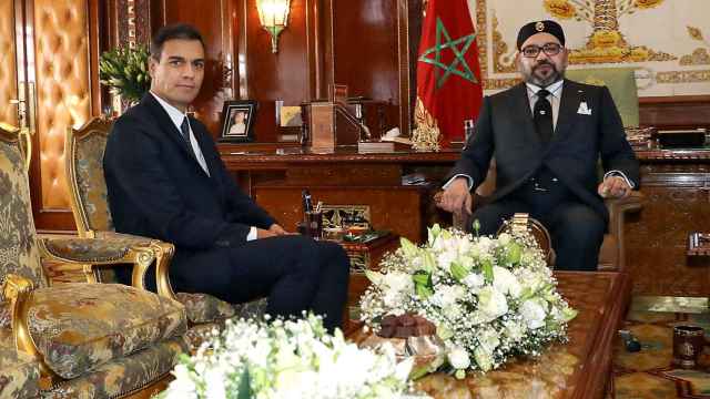 Pedro Sánchez, con Mohammed VI en una visita oficial a Marruecos.