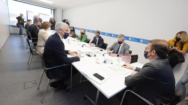 El presidente de la Xunta, Alberto Núñez Feijóo, preside la reunión del Consello de la Xunta en Pontevedra.