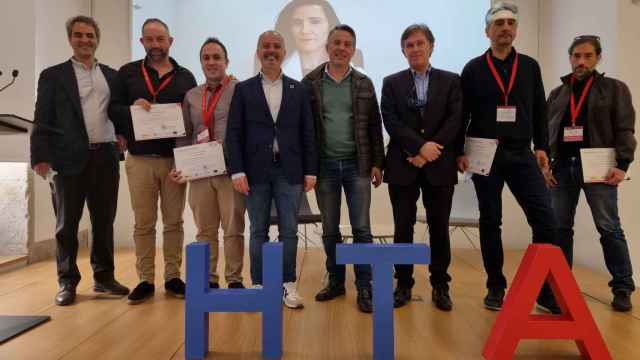 El cofundador de Blablacar junto al delegado de la Zona Franca hoy en Vigo.