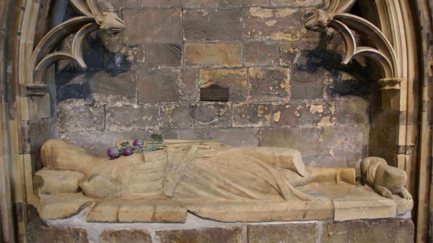 La tumba de Douglas en la iglesia de San Bride’s Kirk.