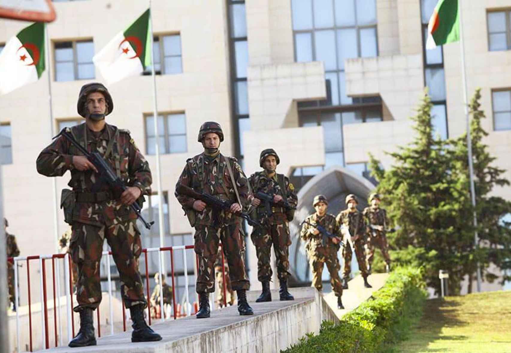 Soldados del ejército de Argelia.
