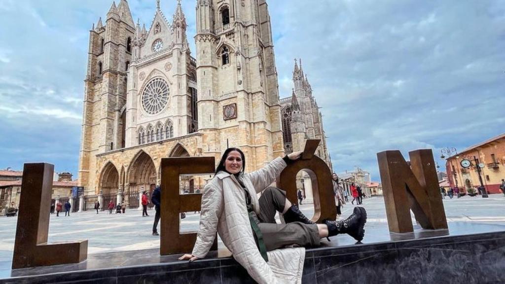 Rosa López “recarga pilas” con una visita a León y se queda impresionada con este monumento